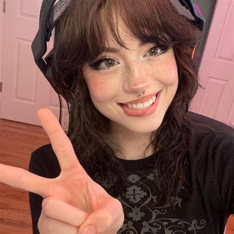 hannah owo (@itshannahowo) .